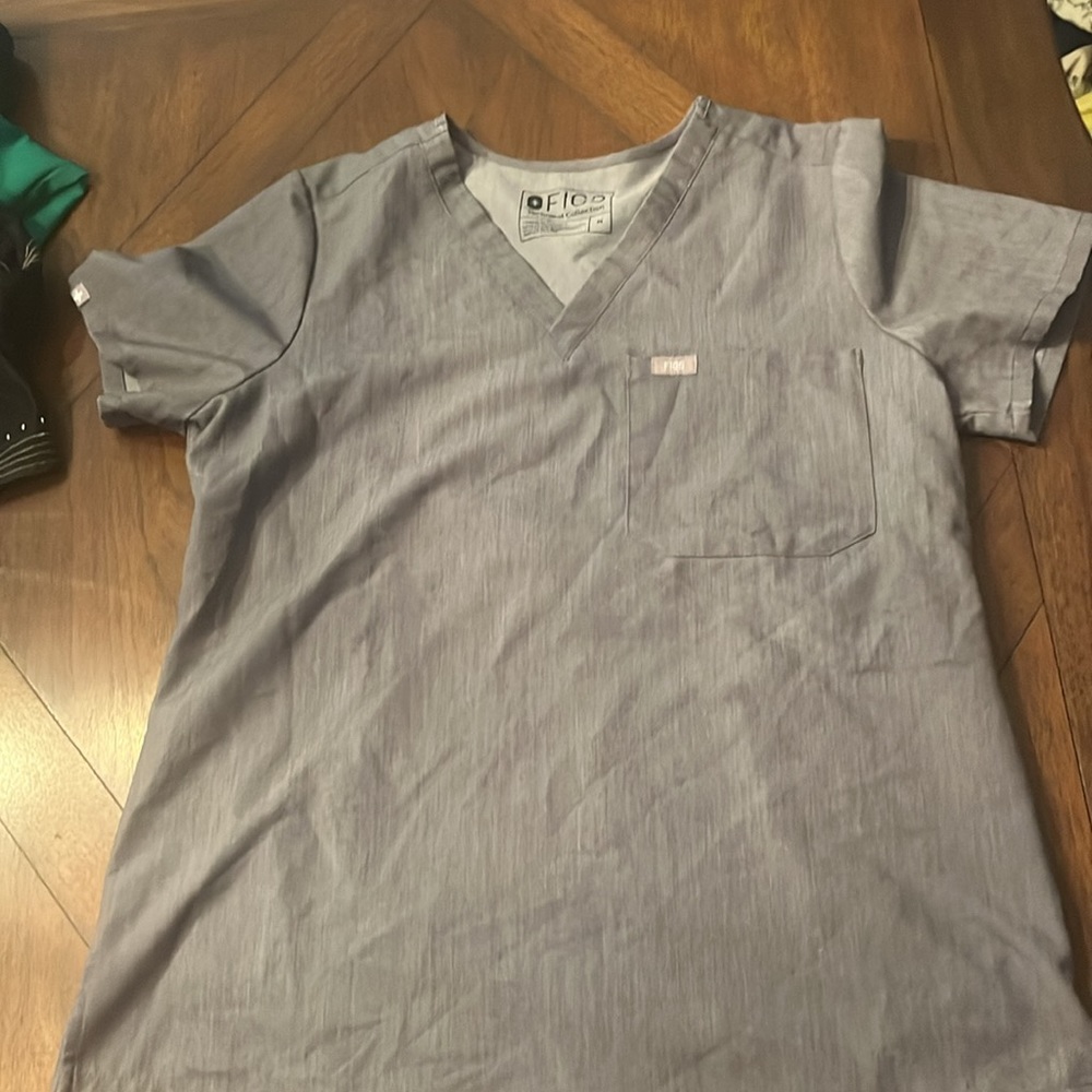 Figs technical collection size medium gray top